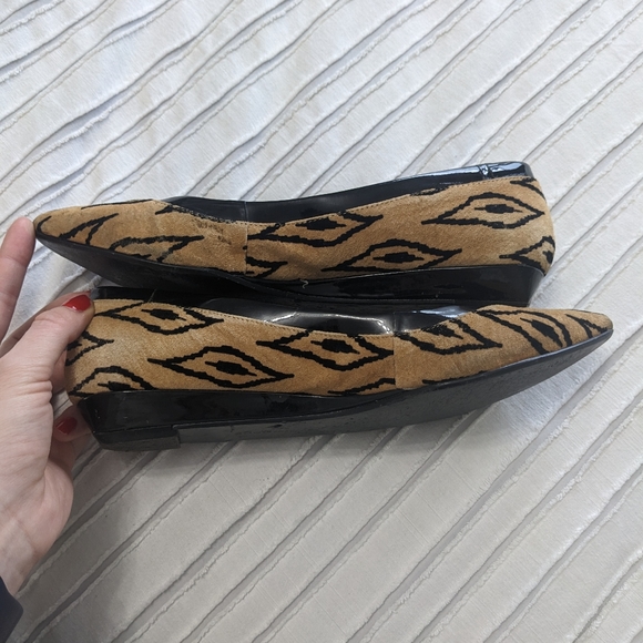 BCBGeneration tan and black print leather flats - Picture 4 of 10